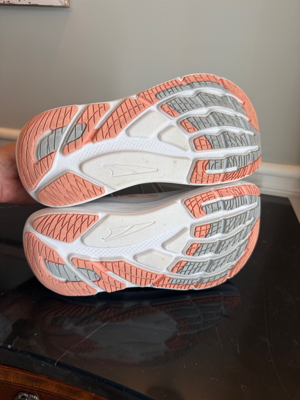 Altra Women’s FWD VIA White Sneakers with Blush Logo Accent, Size 7.5 - Picture 6 of 8